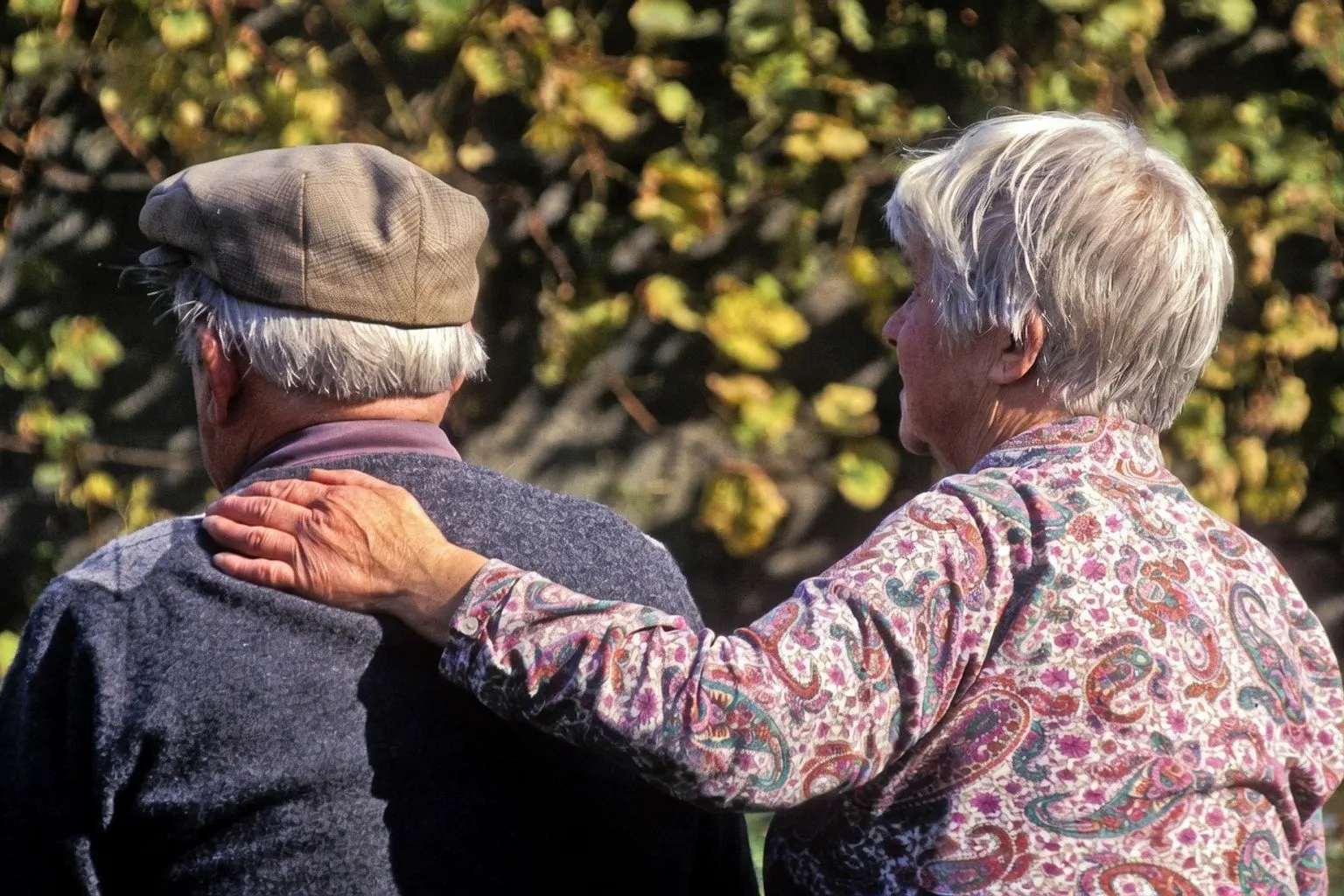 Seniors LGBT dans le Tarn : une alternative résidentielle hors du modèle des Ehpad